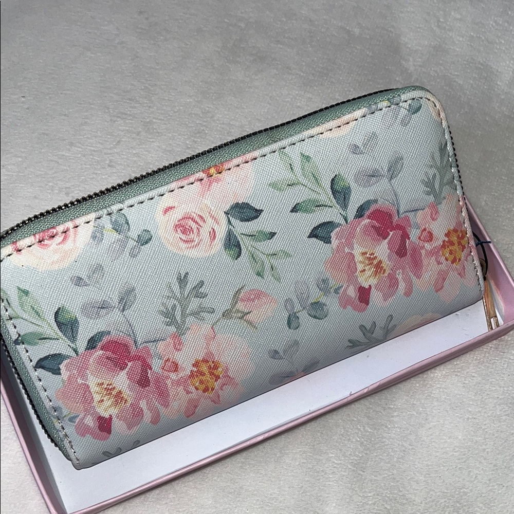 Floral Wallet with Pink and Green Design - Picture 3 of 4